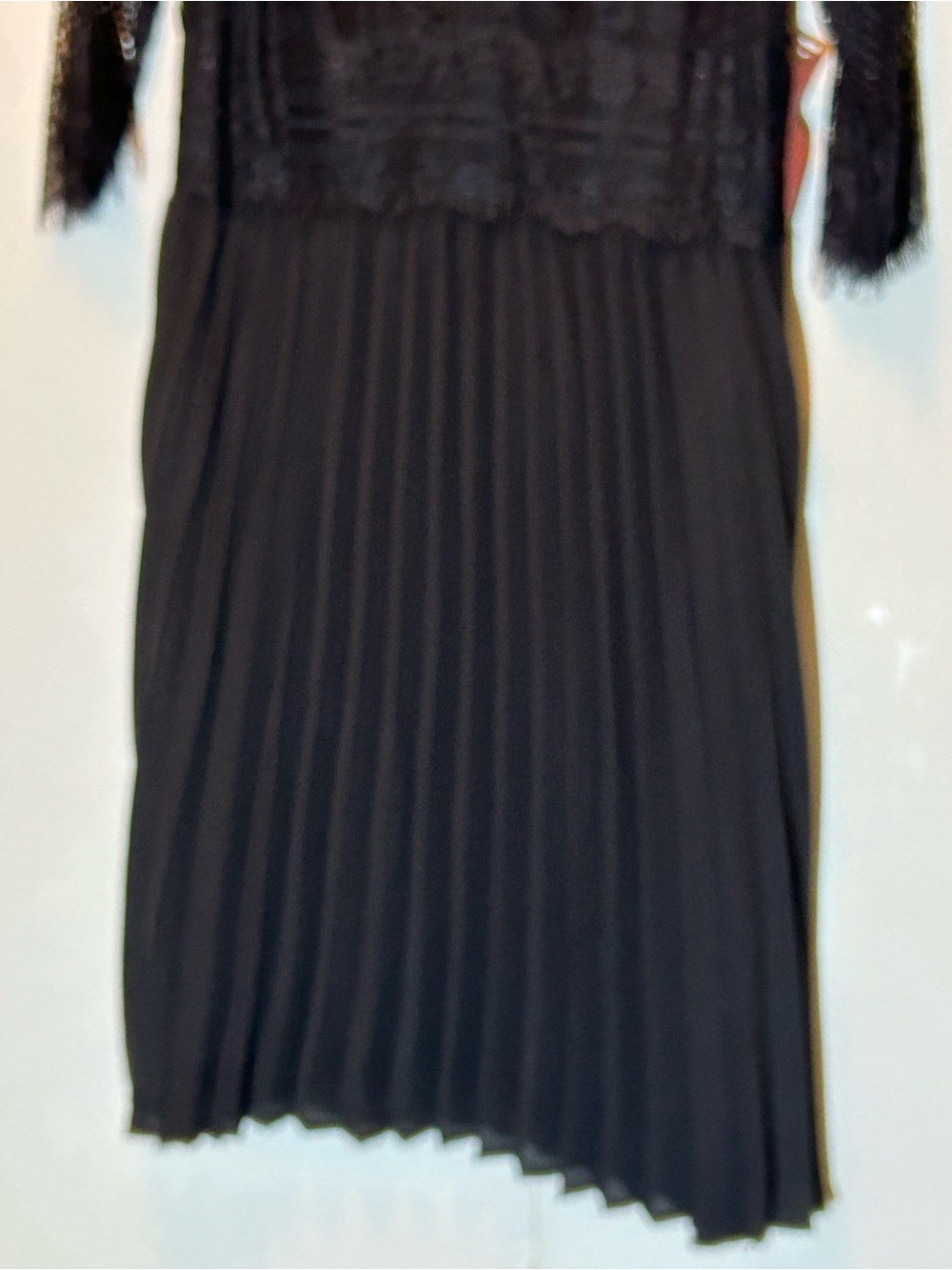 Haute Monde Black Lace Long Sleeve Pleated Evening Dress - Picture 9 of 13